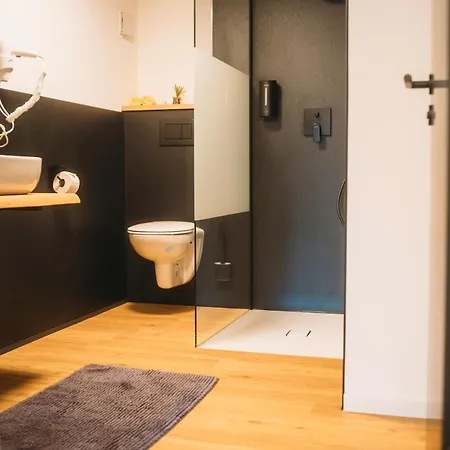 Schoene Aussicht Schwarz *