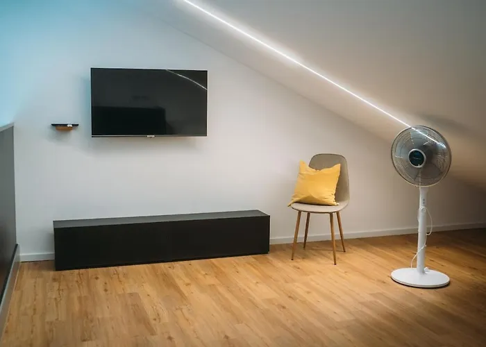 Schoene Aussicht Schwarz *