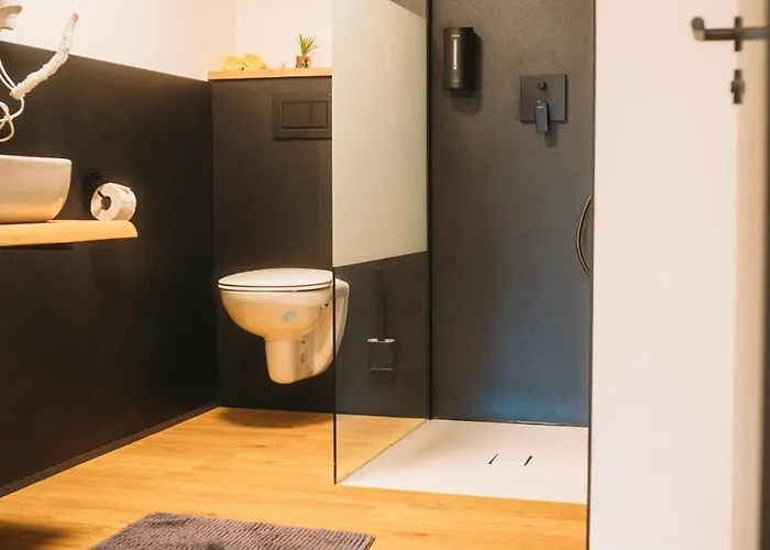 Schoene Aussicht Schwarz *